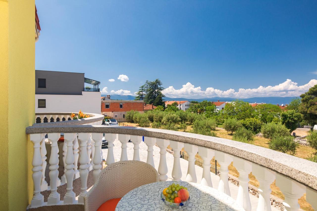 Vila Panorama By El-Pi Tours Malinska Bagian luar foto